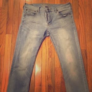 American Eagle
Slim Straight